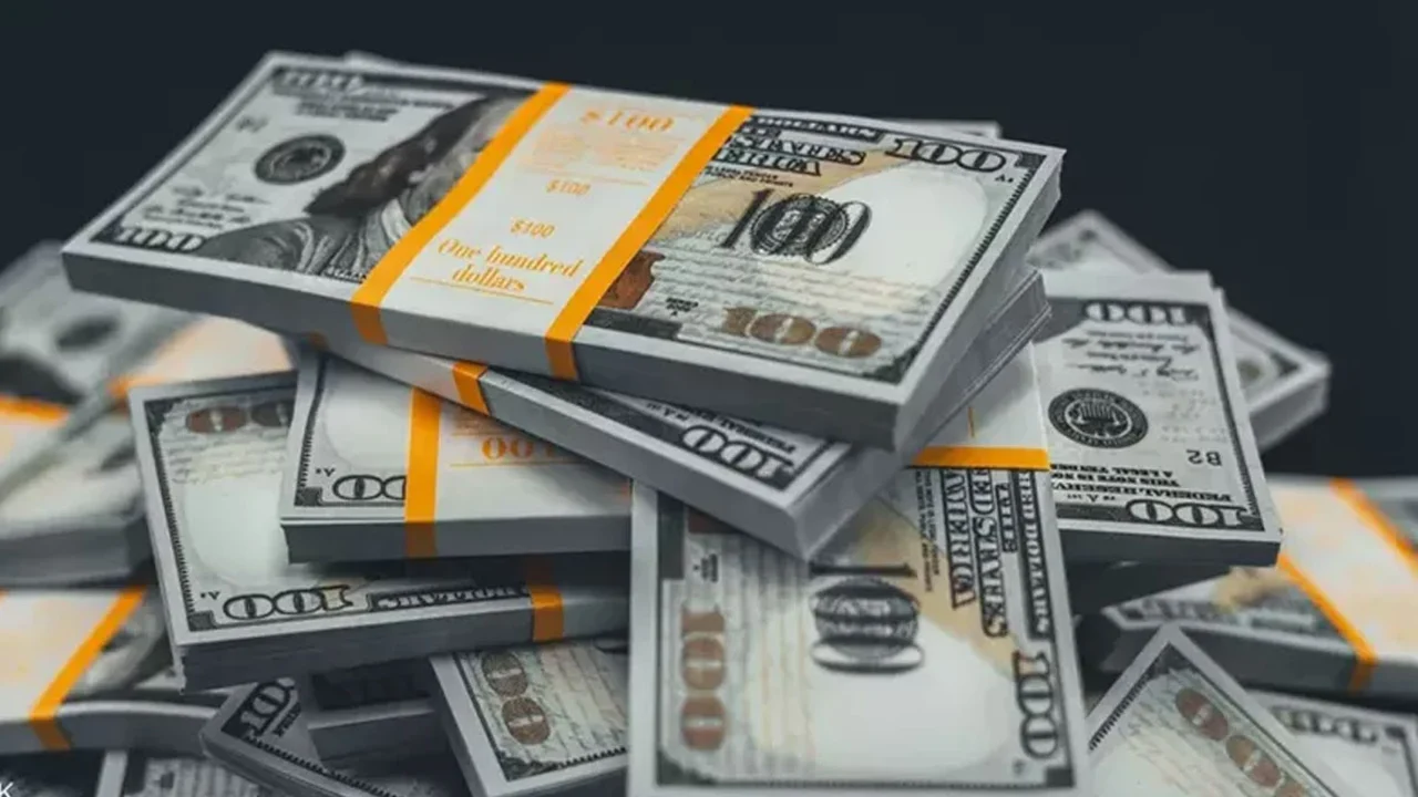 تحركات جديدة في أسعار الدولار مقابل الجنيه خلال تعاملات اليوم الجمعة 27 فبراير